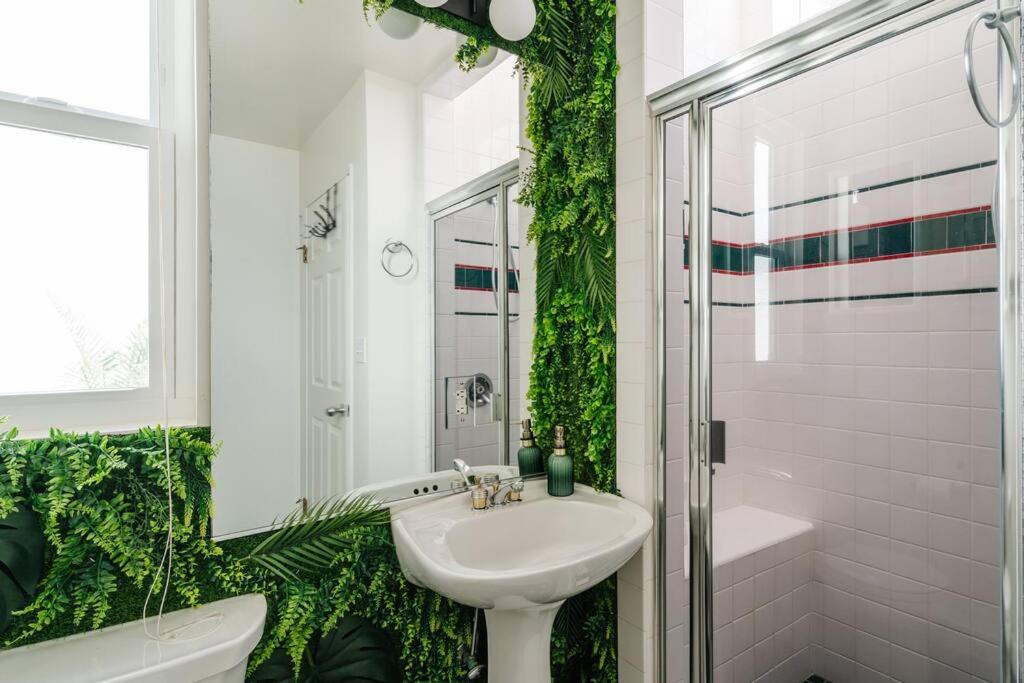Hollywood Hills & Sunset Strip Home w Hottub