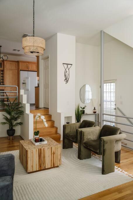 Hollywood Hills & Sunset Strip Home w Hottub