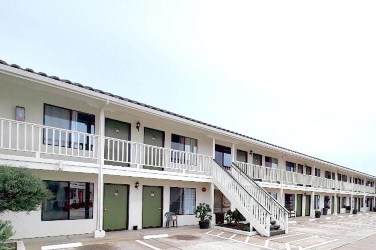 Soledad Motel 8 view 4
