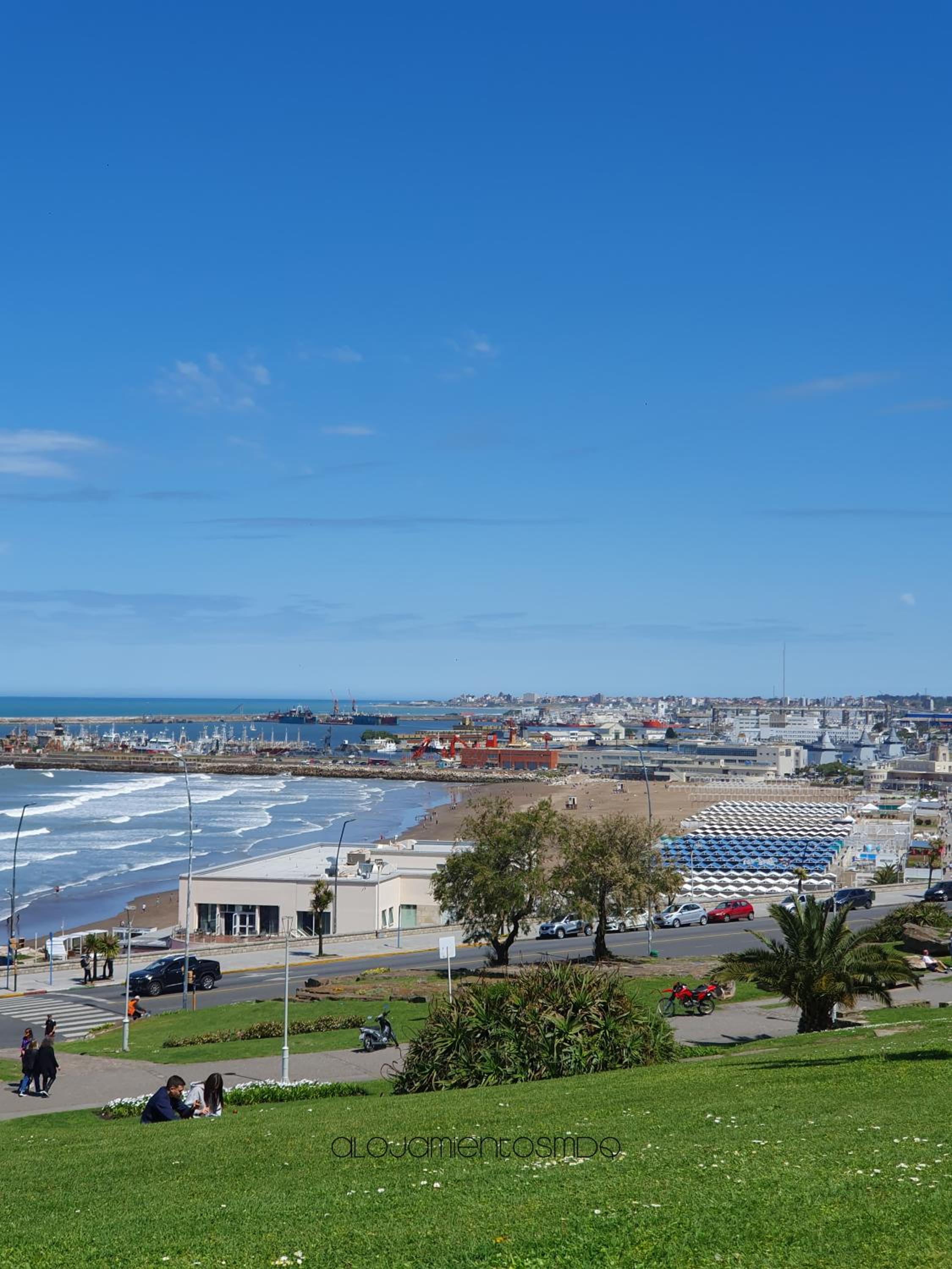 Casa Bruna, Divina y recién Renovada en Mar del Plata proximo Mogotes, a las playas del sur y El Faro - Somos AlojamientosMDQ -