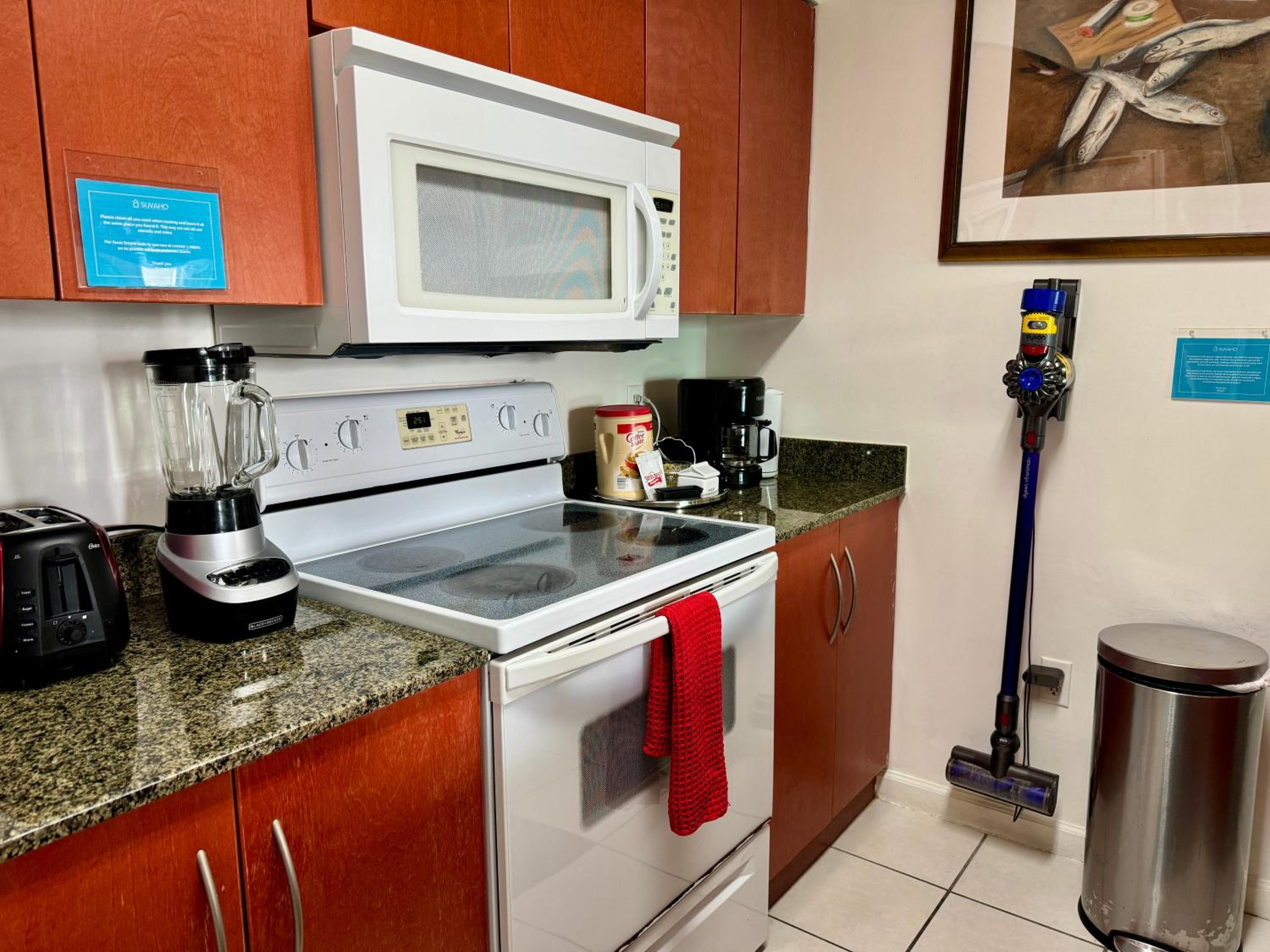 Brickell Apt with Bay Views, Pool, Free Parking