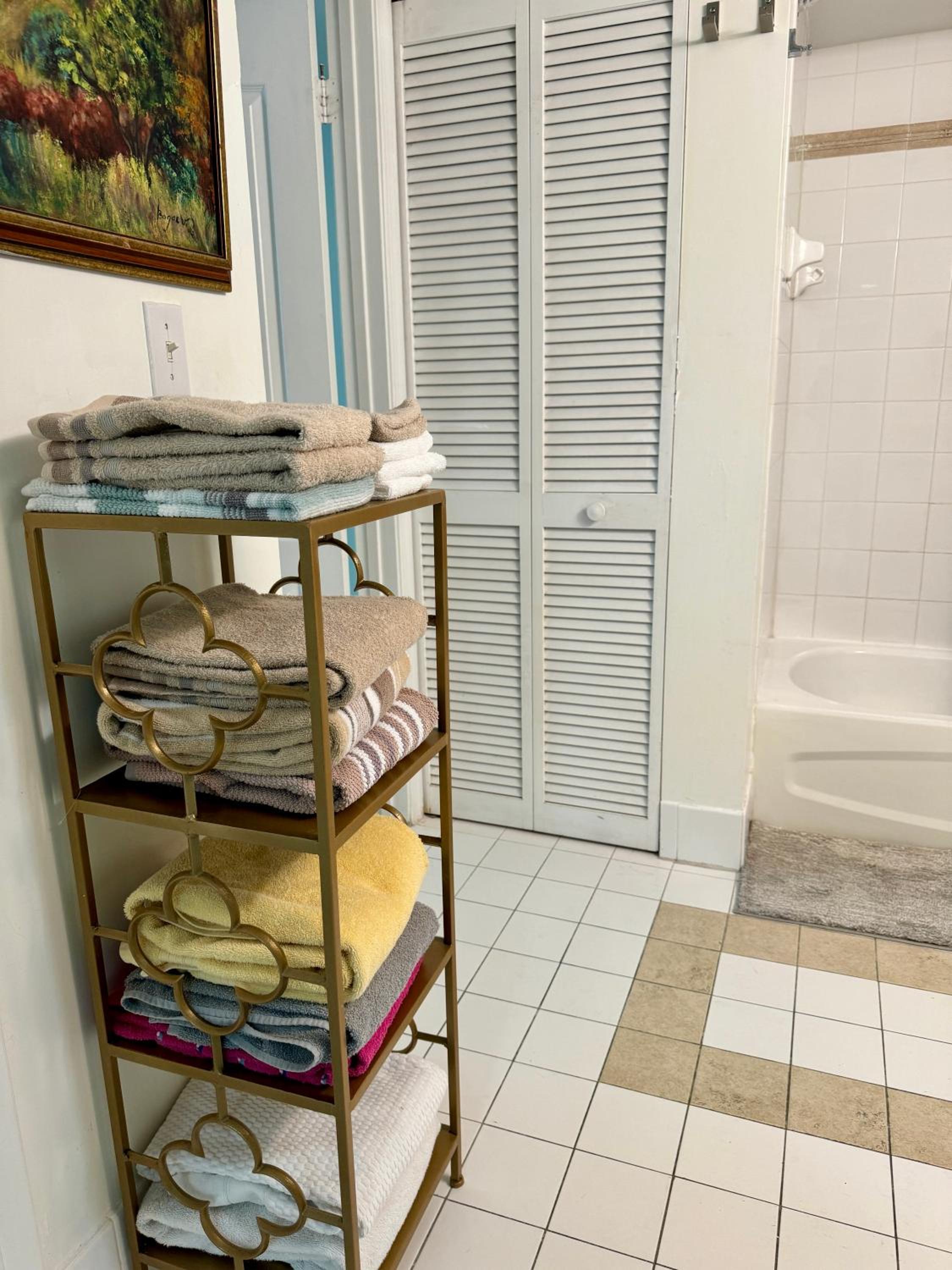 Brickell Apt with Bay Views, Pool, Free Parking