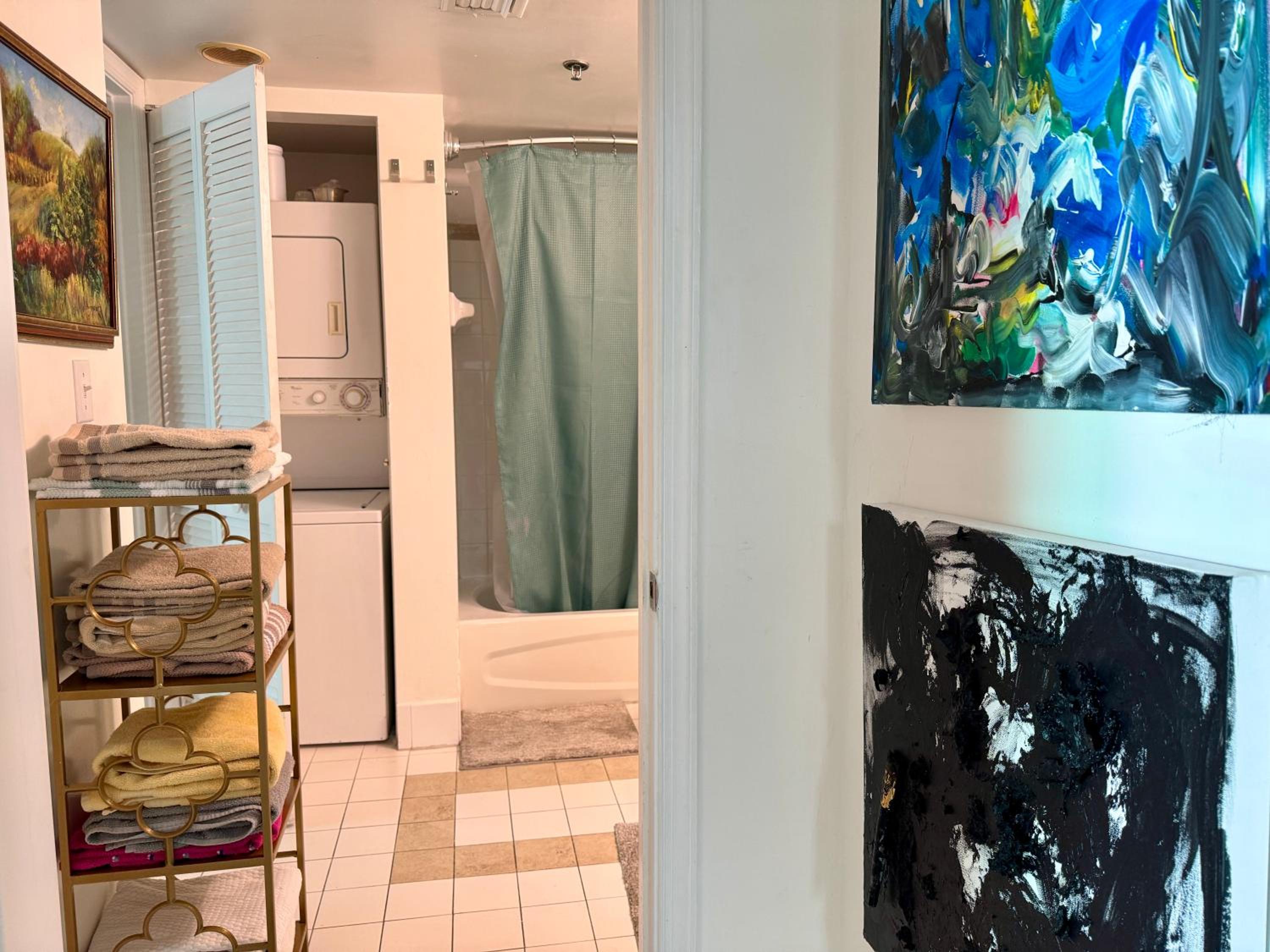 Brickell Apt with Bay Views, Pool, Free Parking