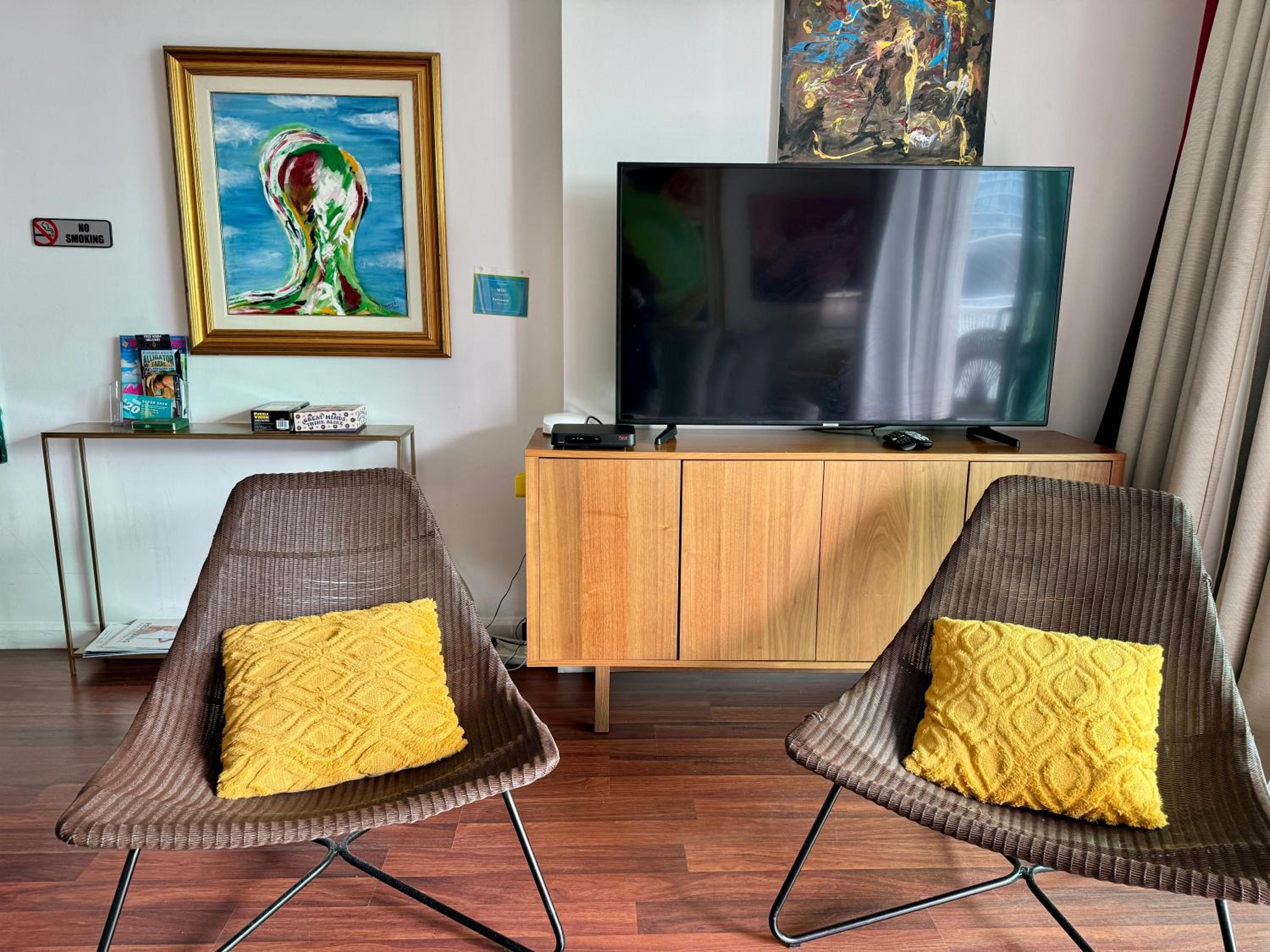 Brickell Apt with Bay Views, Pool, Free Parking