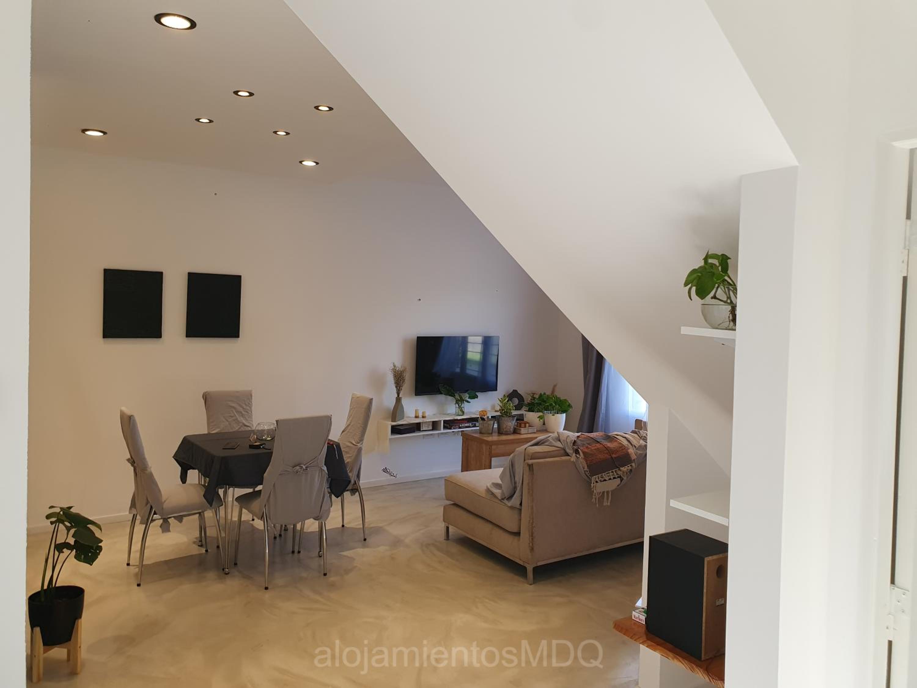 Casa Bruna, Divina y recién Renovada en Mar del Plata proximo Mogotes, a las playas del sur y El Faro - Somos AlojamientosMDQ -