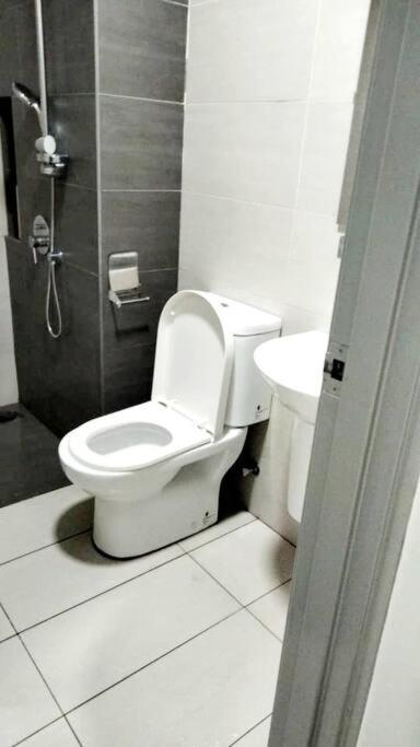 CC33A2A Cyberjaya Self-check-in-Netflix-Wifi-Parking-Pool-Balcony, 2019 photo 4