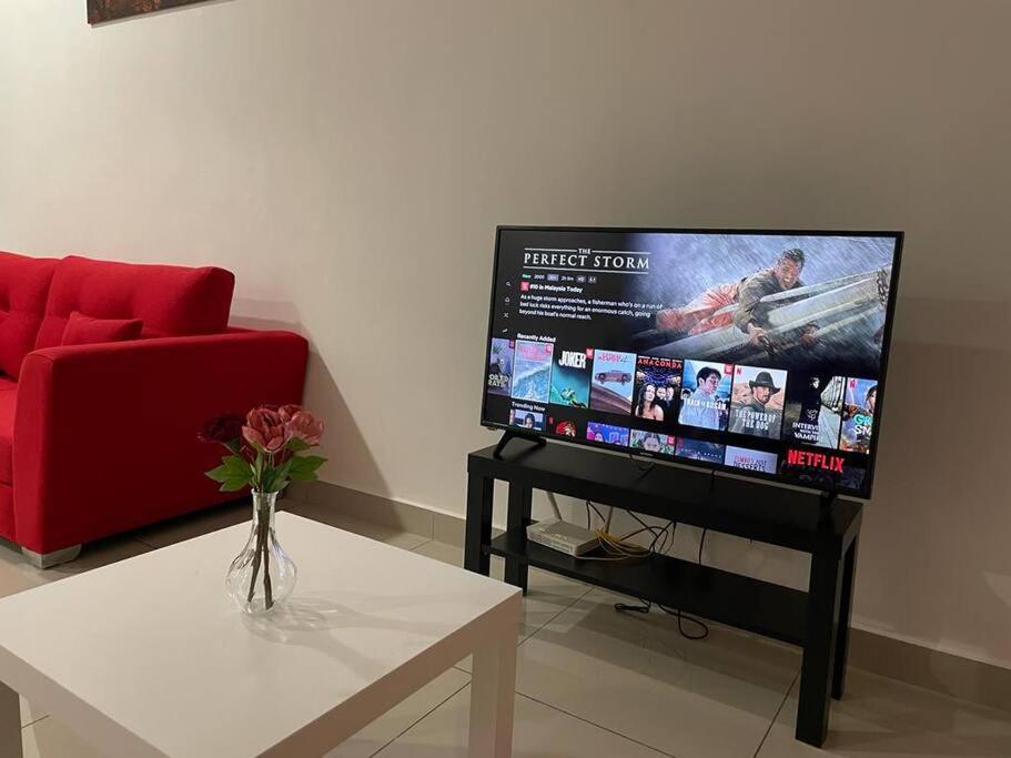 CC33A2A Cyberjaya Self-check-in-Netflix-Wifi-Parking-Pool-Balcony, 2019