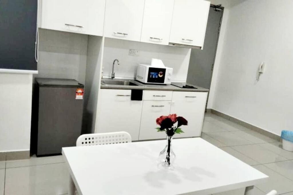 CC33A2A Cyberjaya Self-check-in-Netflix-Wifi-Parking-Pool-Balcony, 2019