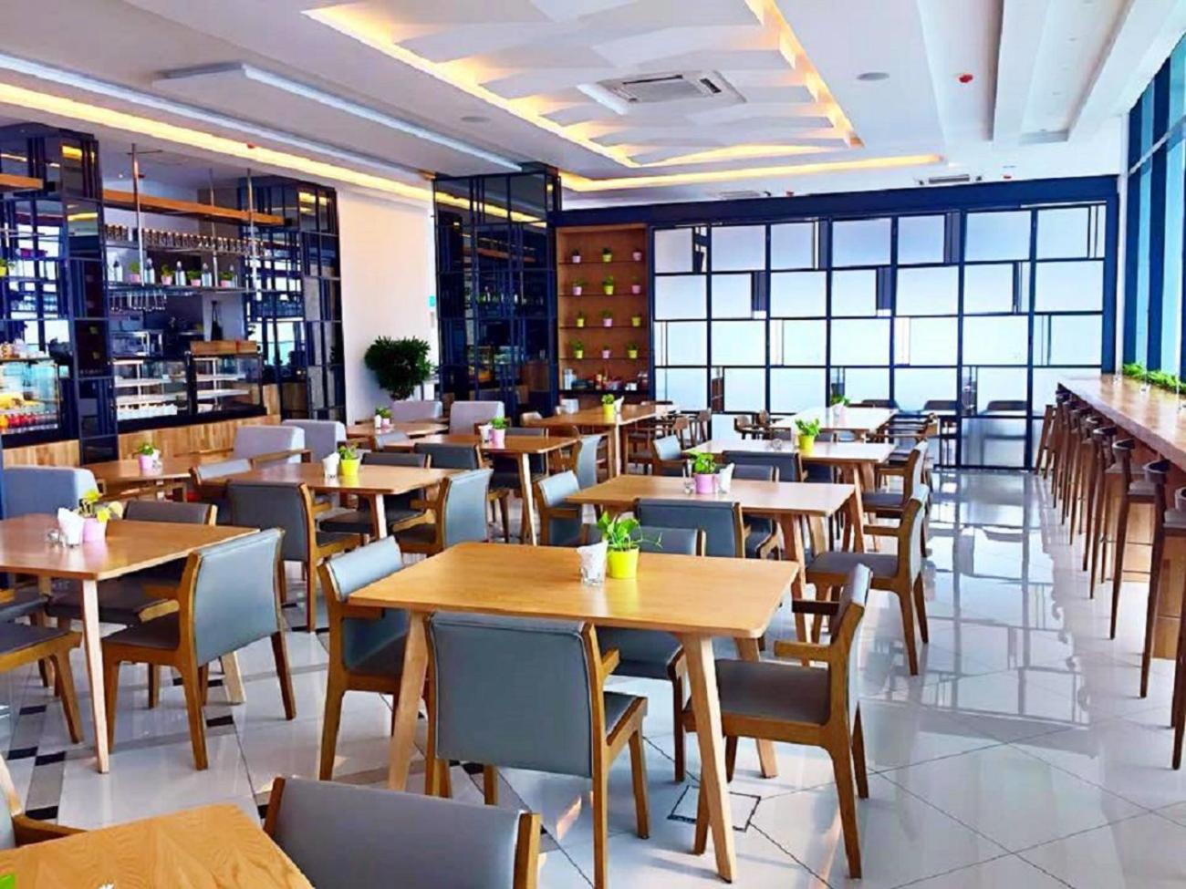The Shore Hotel & Residences photo 4