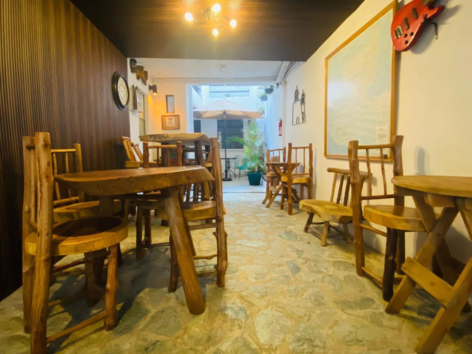 Hotel 17-52