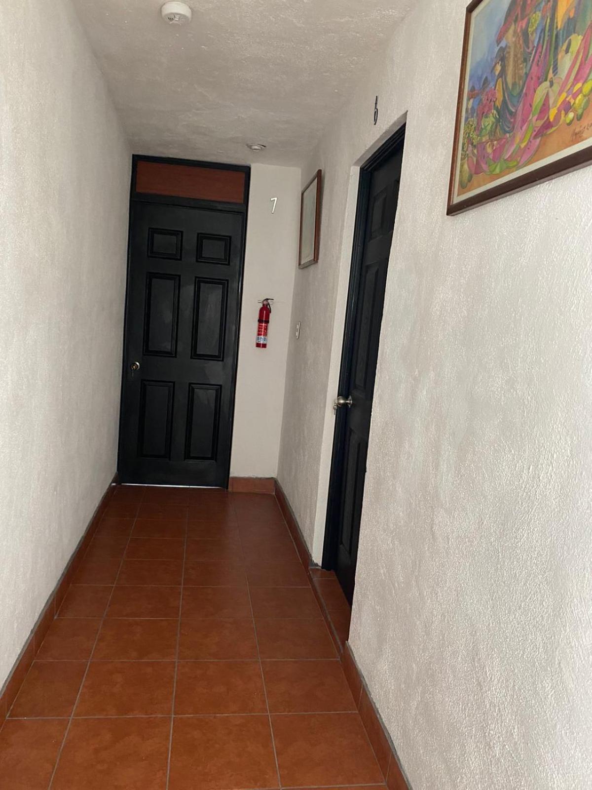 Hotel 17-52