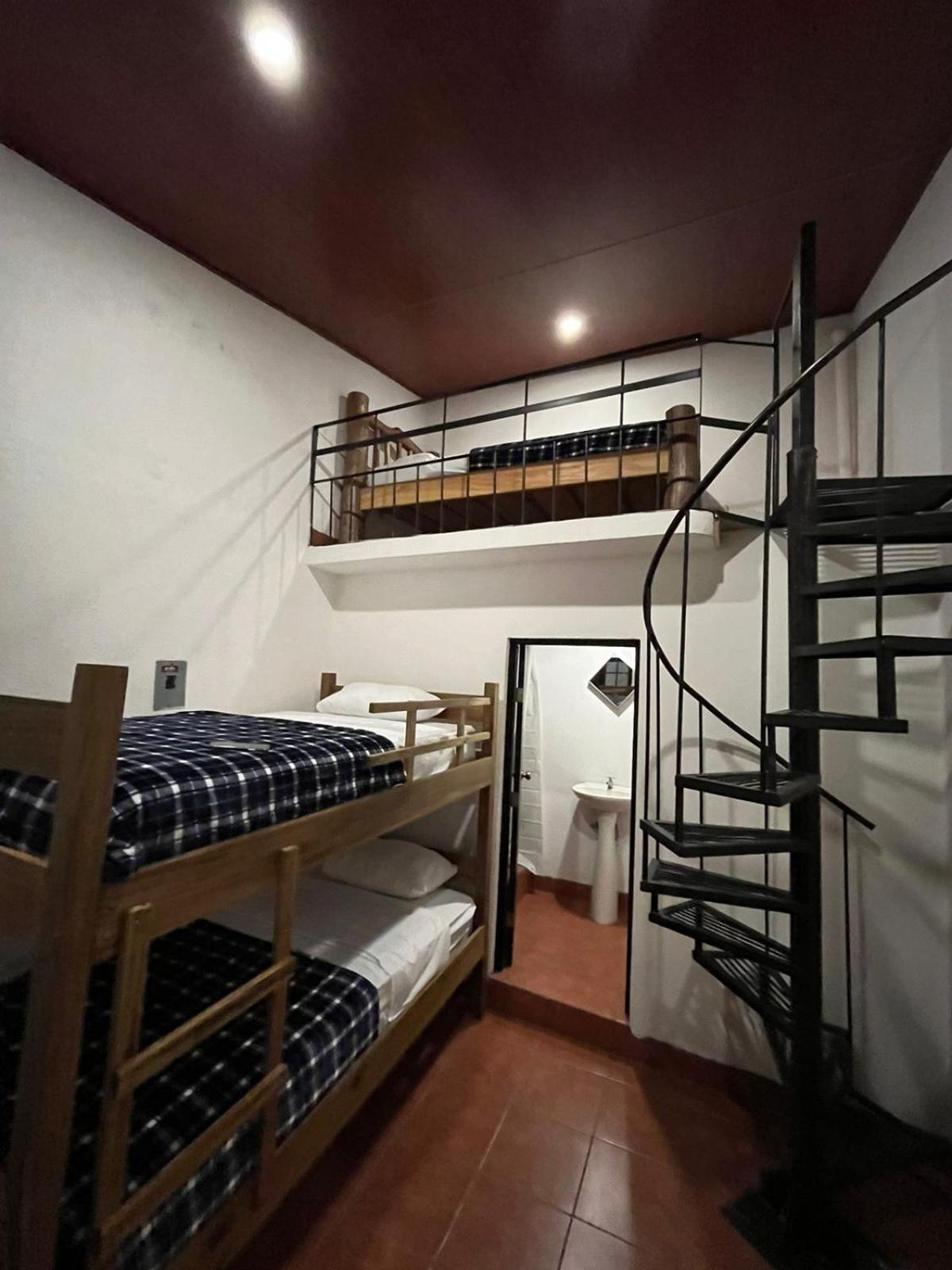 Hotel 17-52