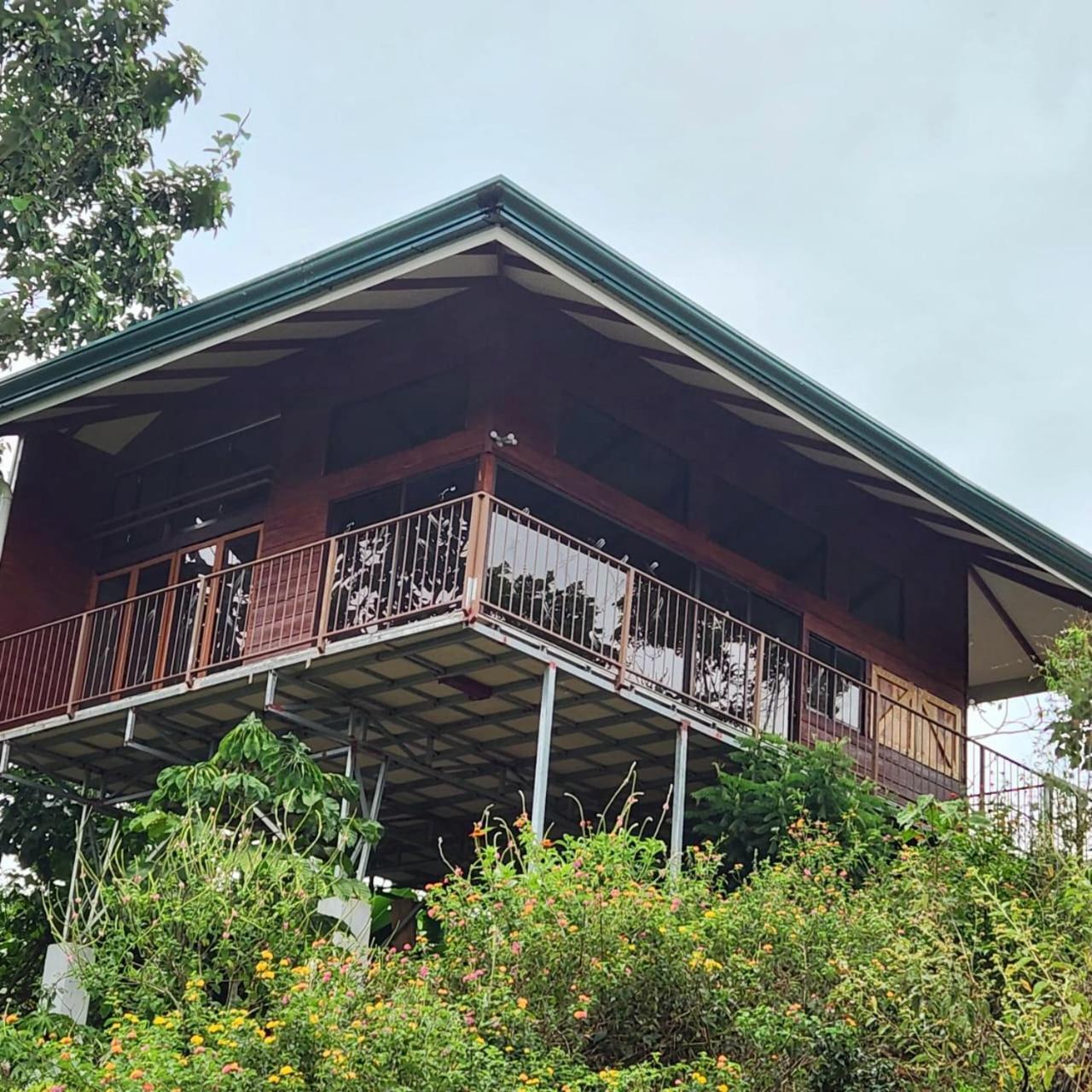 Cabaña Vista de Oro 1
