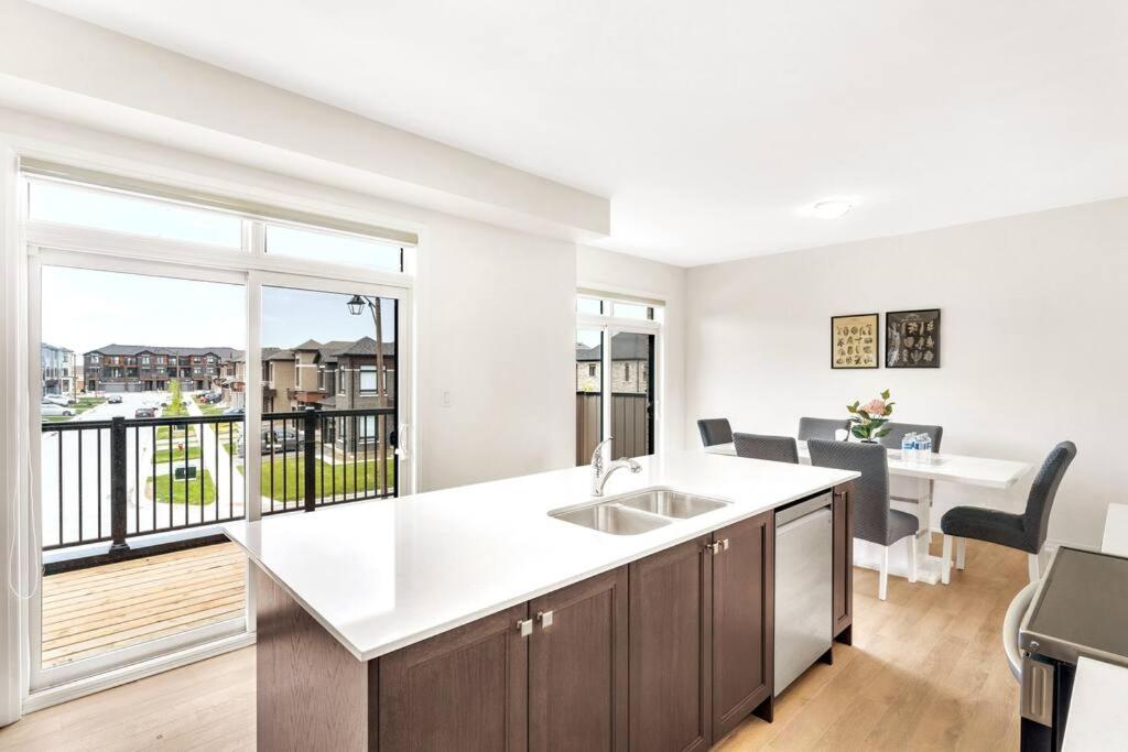 Tulip Smartments Brampton-Spacious 4 Bedroom Near Airport