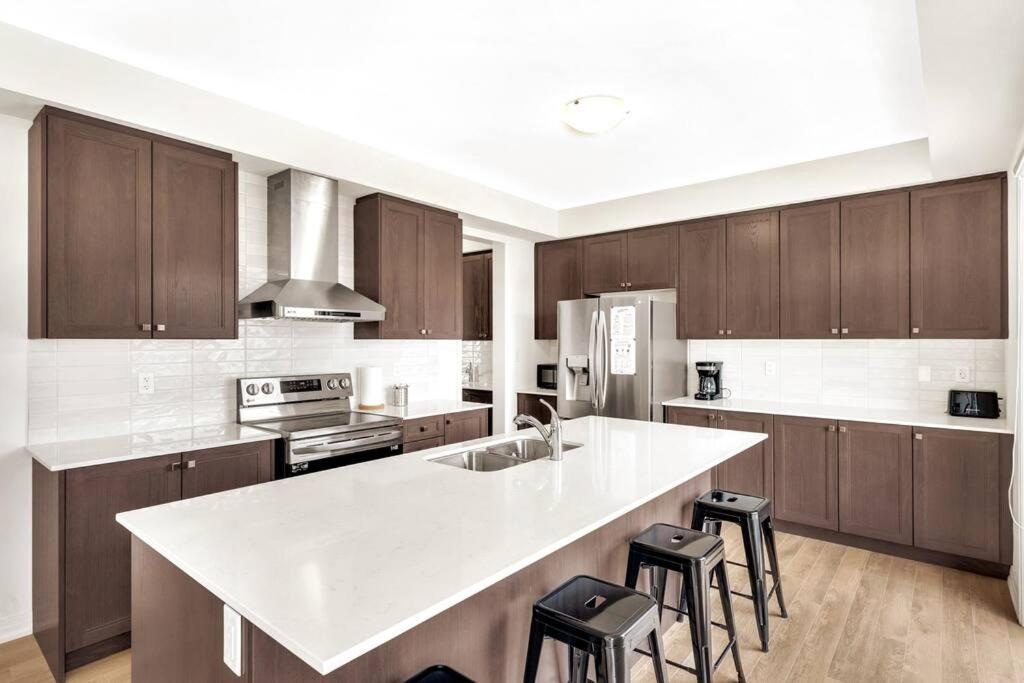 Tulip Smartments Brampton-Spacious 4 Bedroom Near Airport