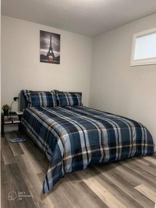 Guest Suite in Regina - Queen Bed