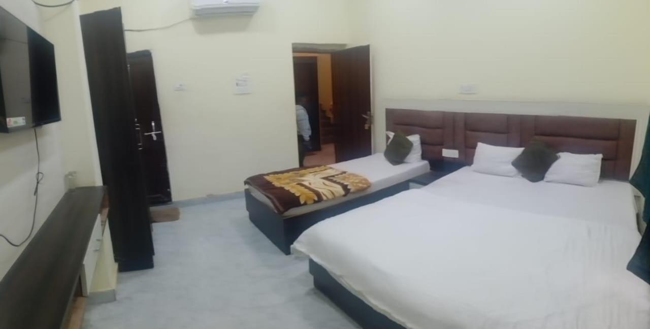 Shivala grand guest house Varanasi view 4