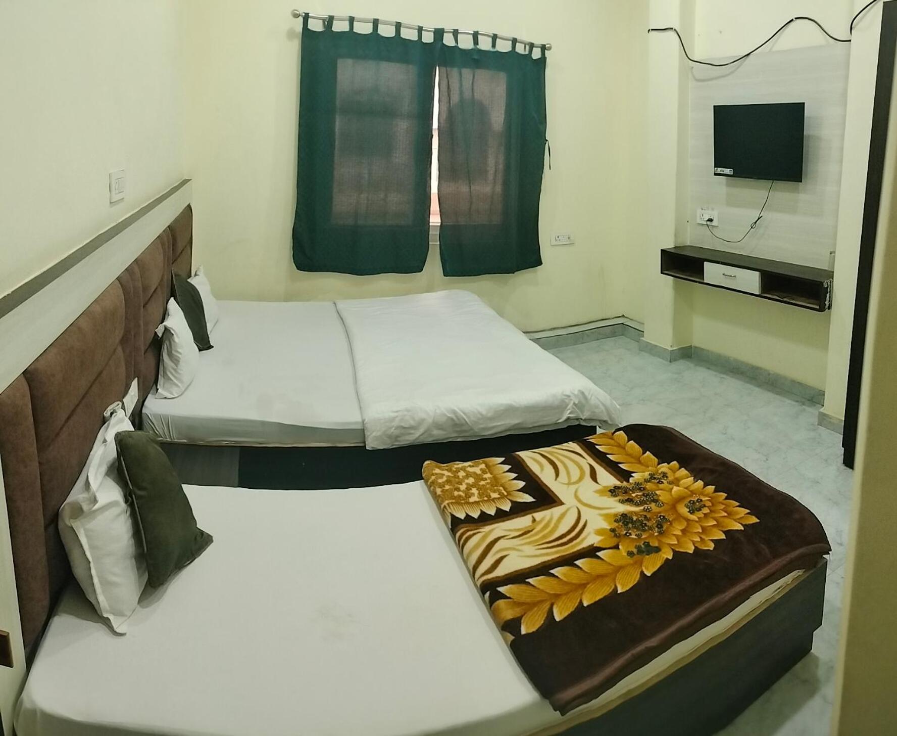 Shivala grand guest house Varanasi view 3
