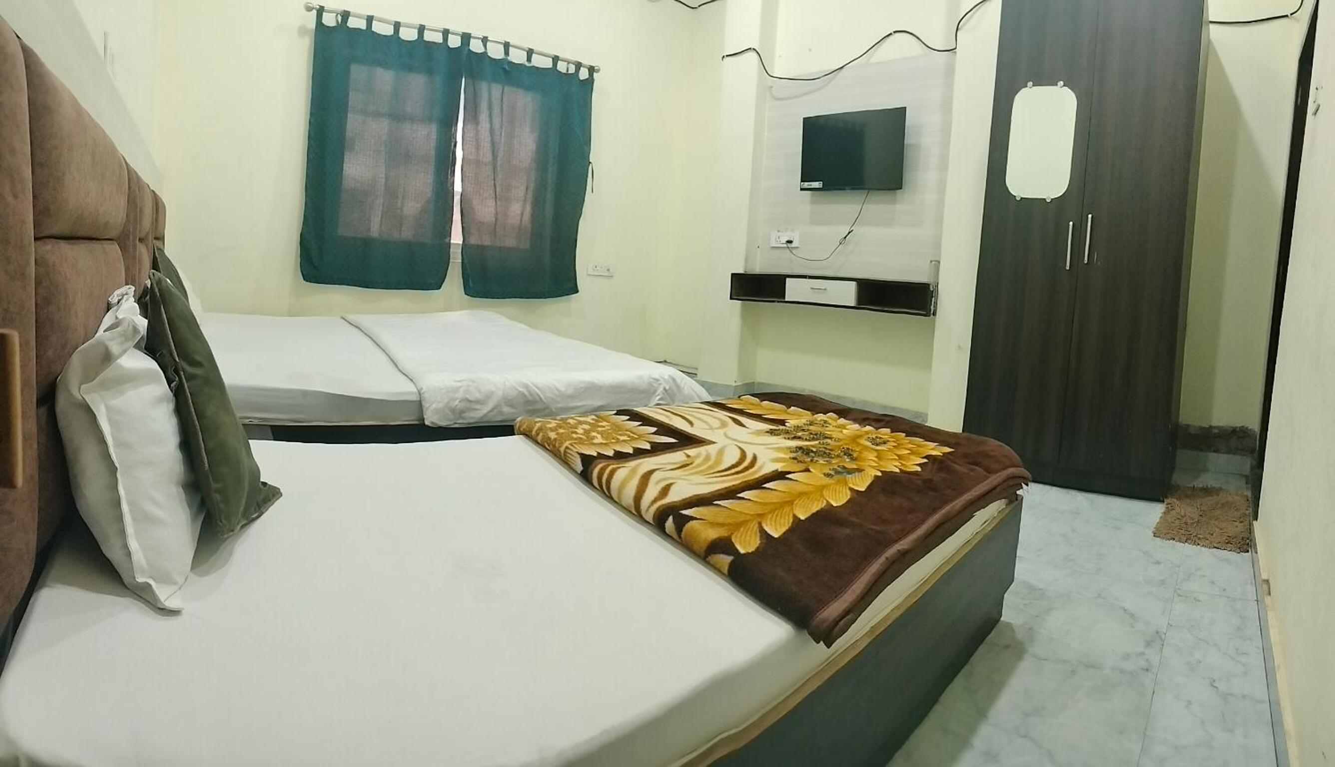 Shivala grand guest house Varanasi view 5