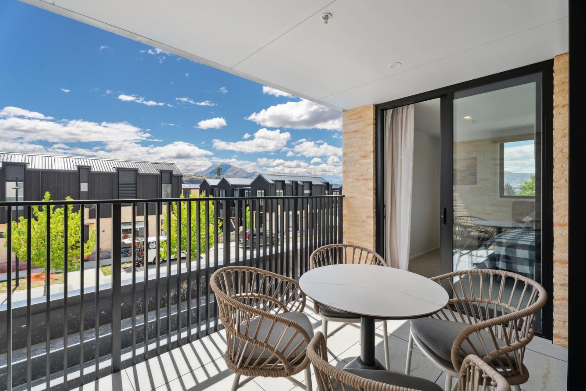 The Alpine Pad - Wanaka Holiday Apartment view 2