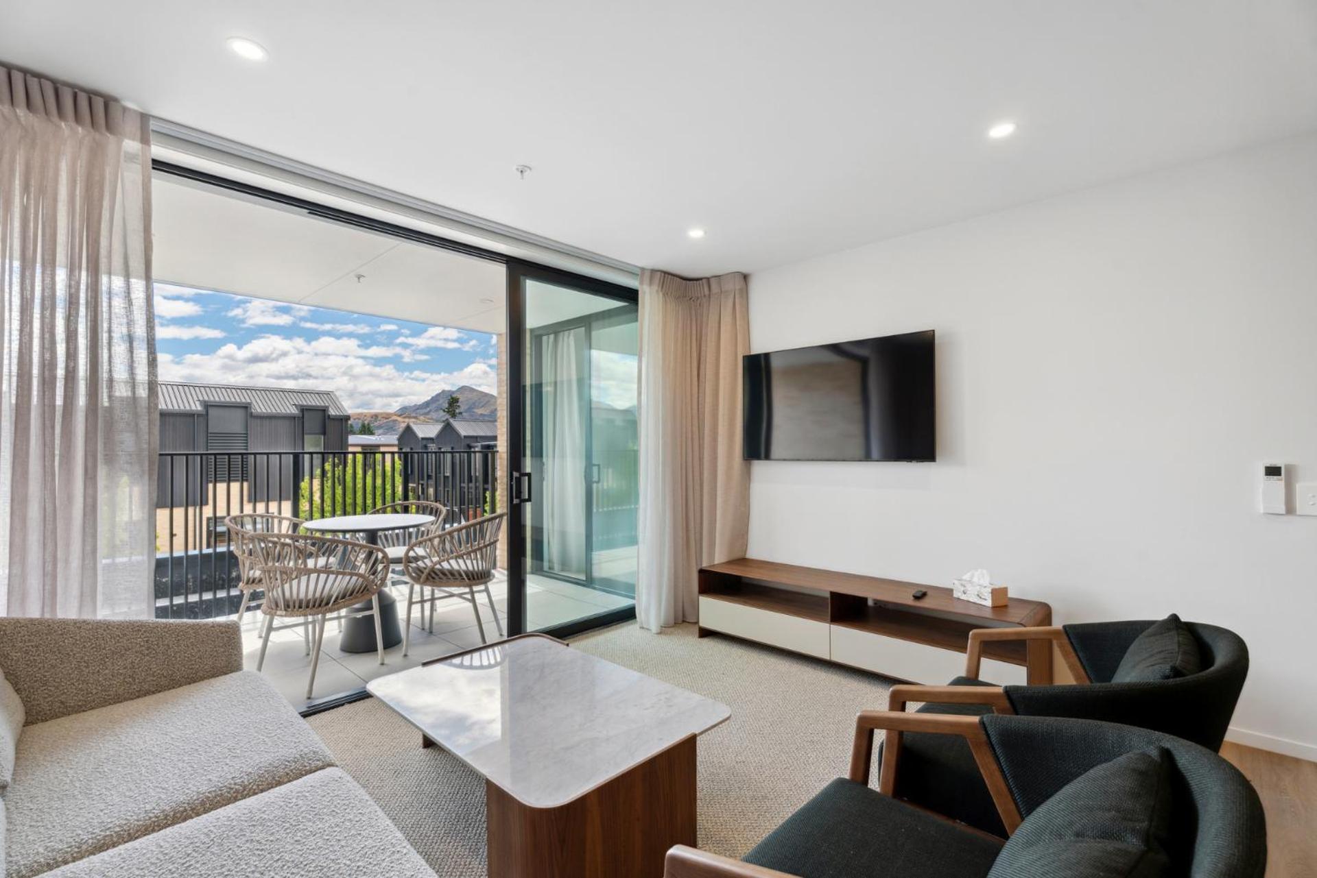 The Alpine Pad - Wanaka Holiday Apartment view 3