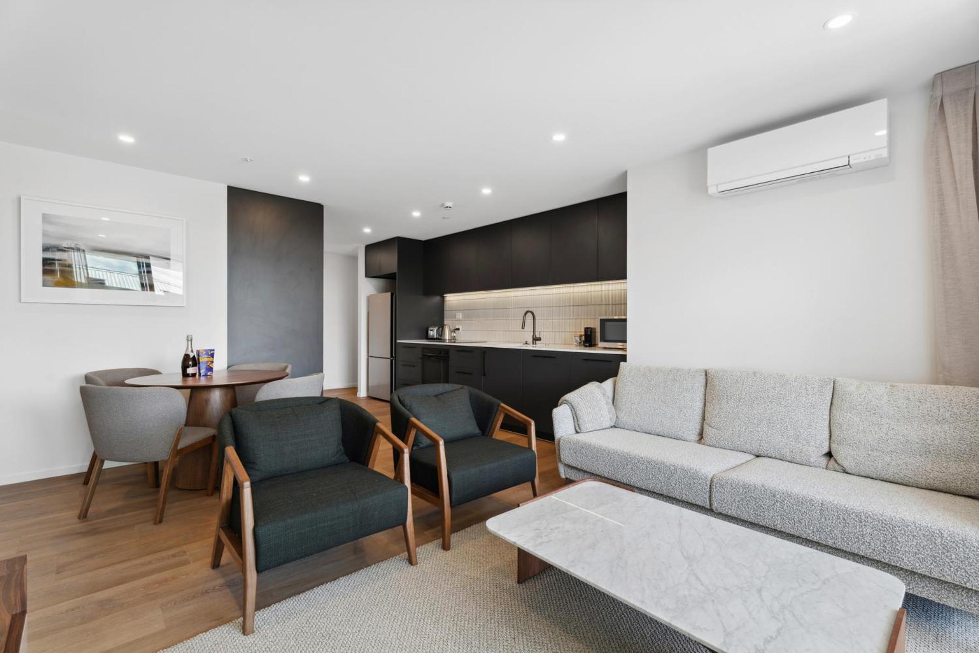 The Alpine Pad - Wanaka Holiday Apartment view 5