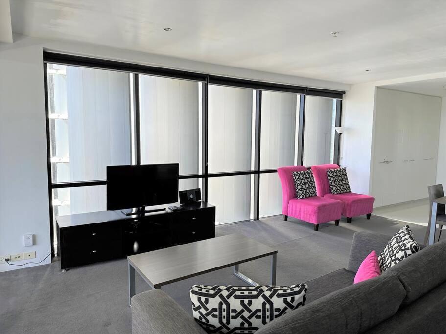 Circle on Cavill 2 bedroom 2 Bathroom