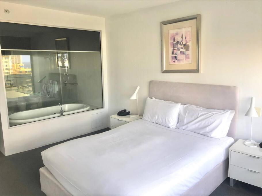 Circle on Cavill 2 bedroom 2 Bathroom