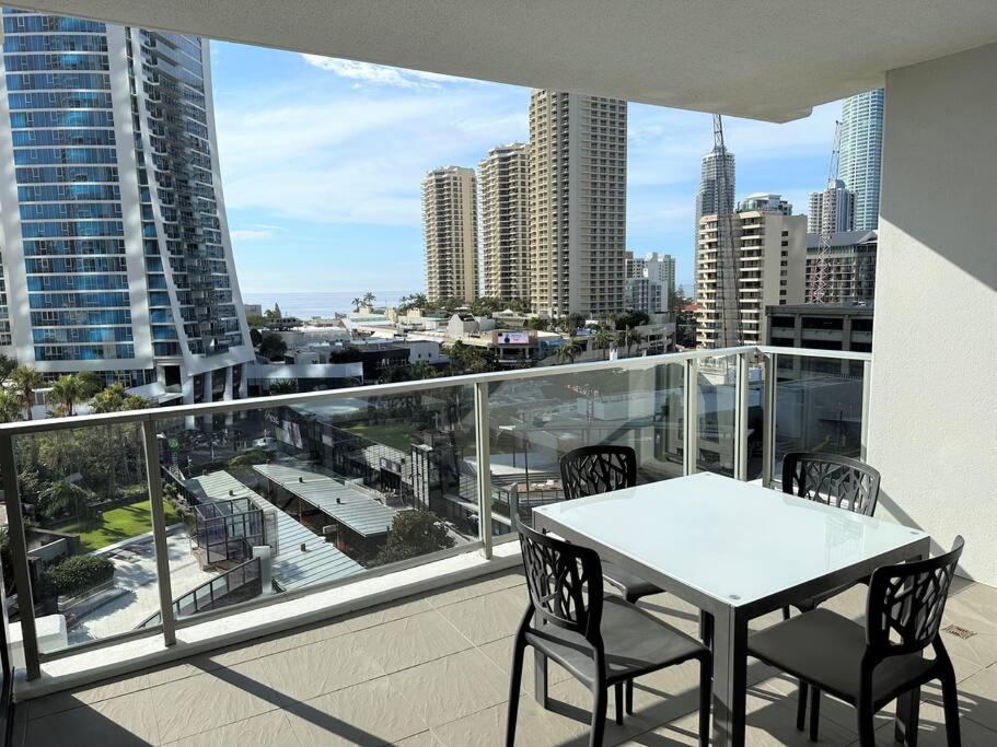 Circle on Cavill 2 bedroom 2 Bathroom