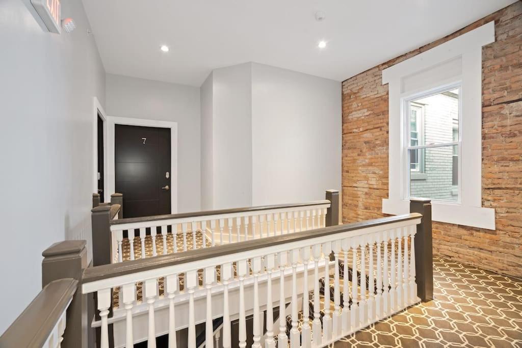 Lofts at Walnut: 1BR Fast Wi-Fi