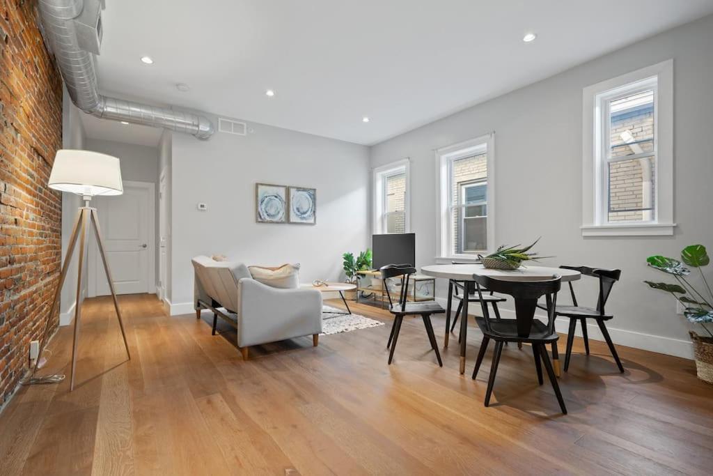 Lofts at Walnut: 1BR Fast Wi-Fi