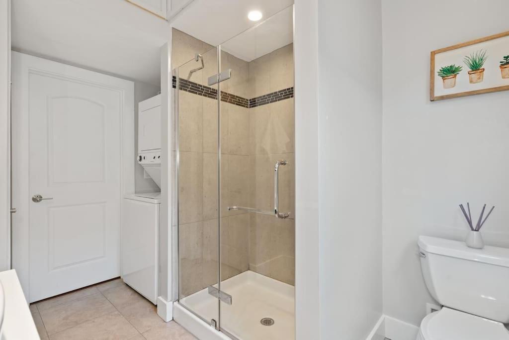 Lofts at Walnut: 1BR Fast Wi-Fi