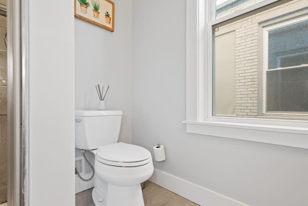 Lofts at Walnut: 1BR Fast Wi-Fi