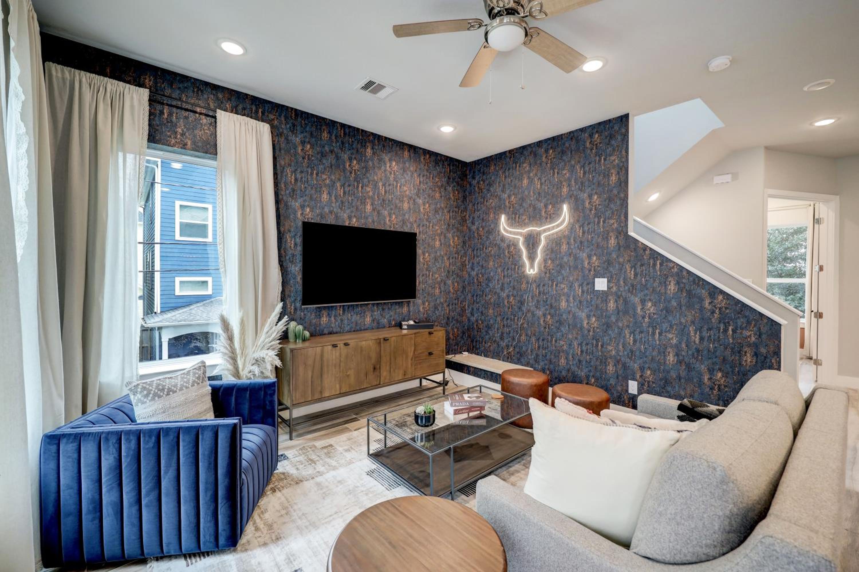 Heights Luxury Home Stunning 4BR