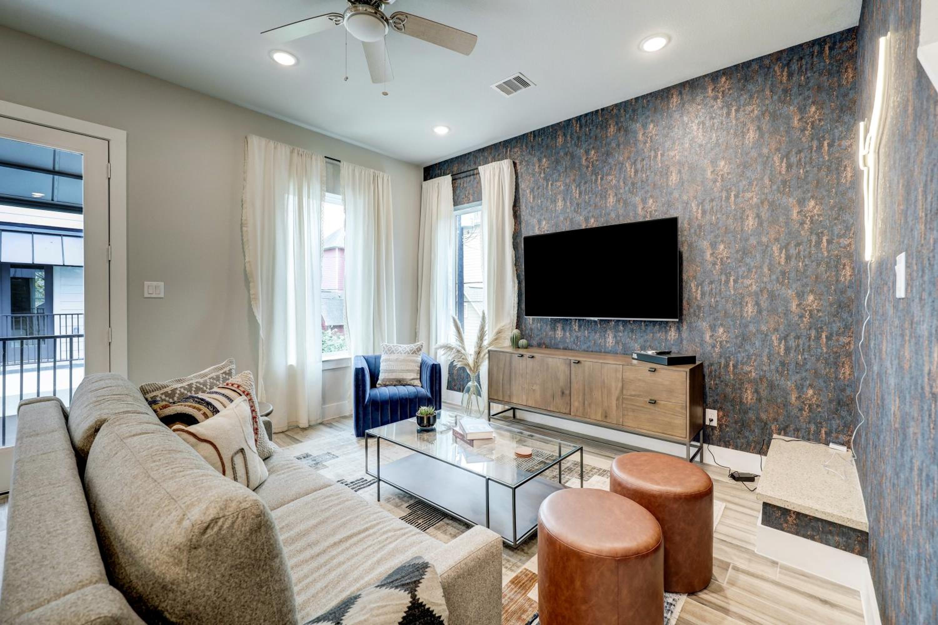Heights Luxury Home Stunning 4BR