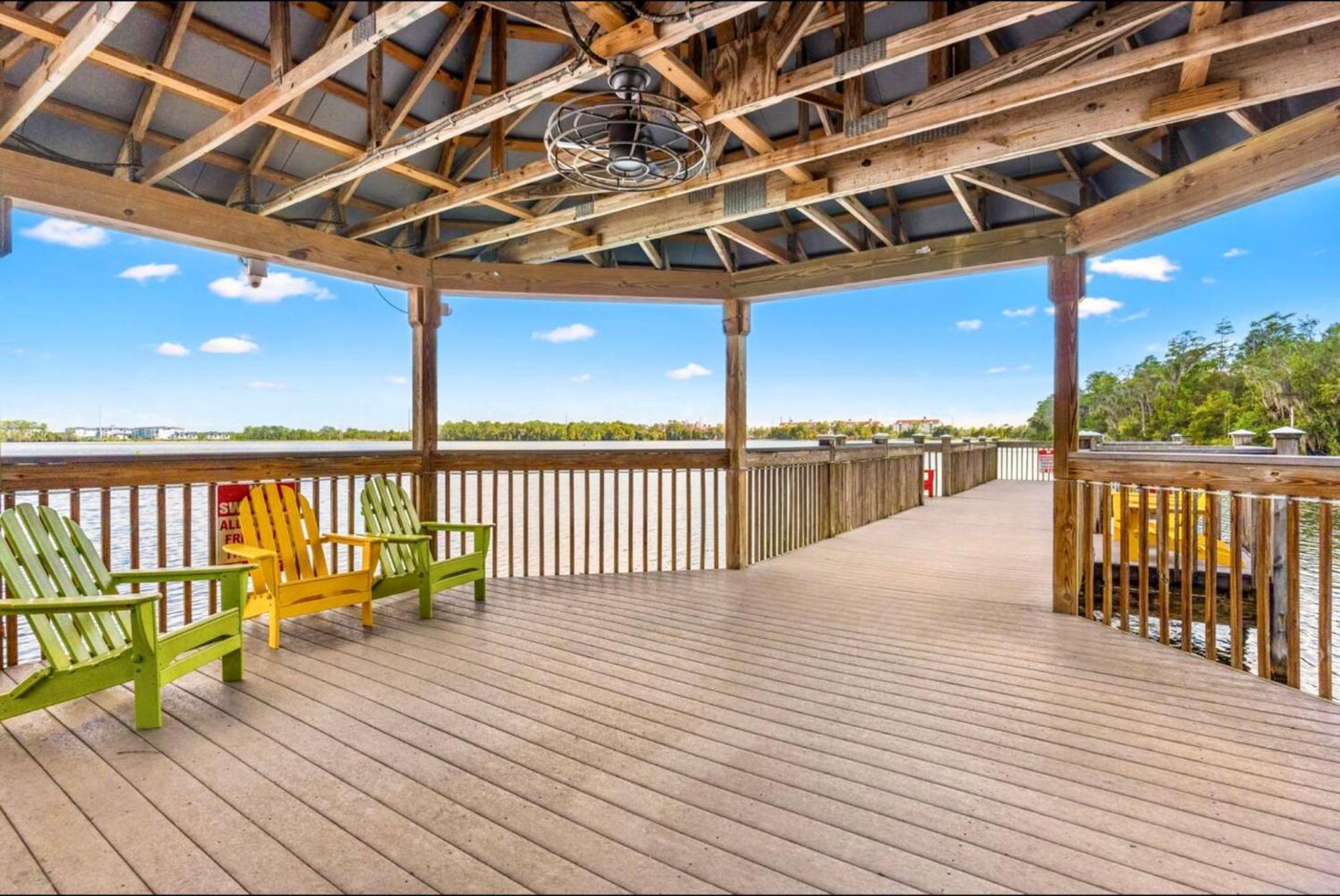 Balcony King Suite - Lake & Pool view