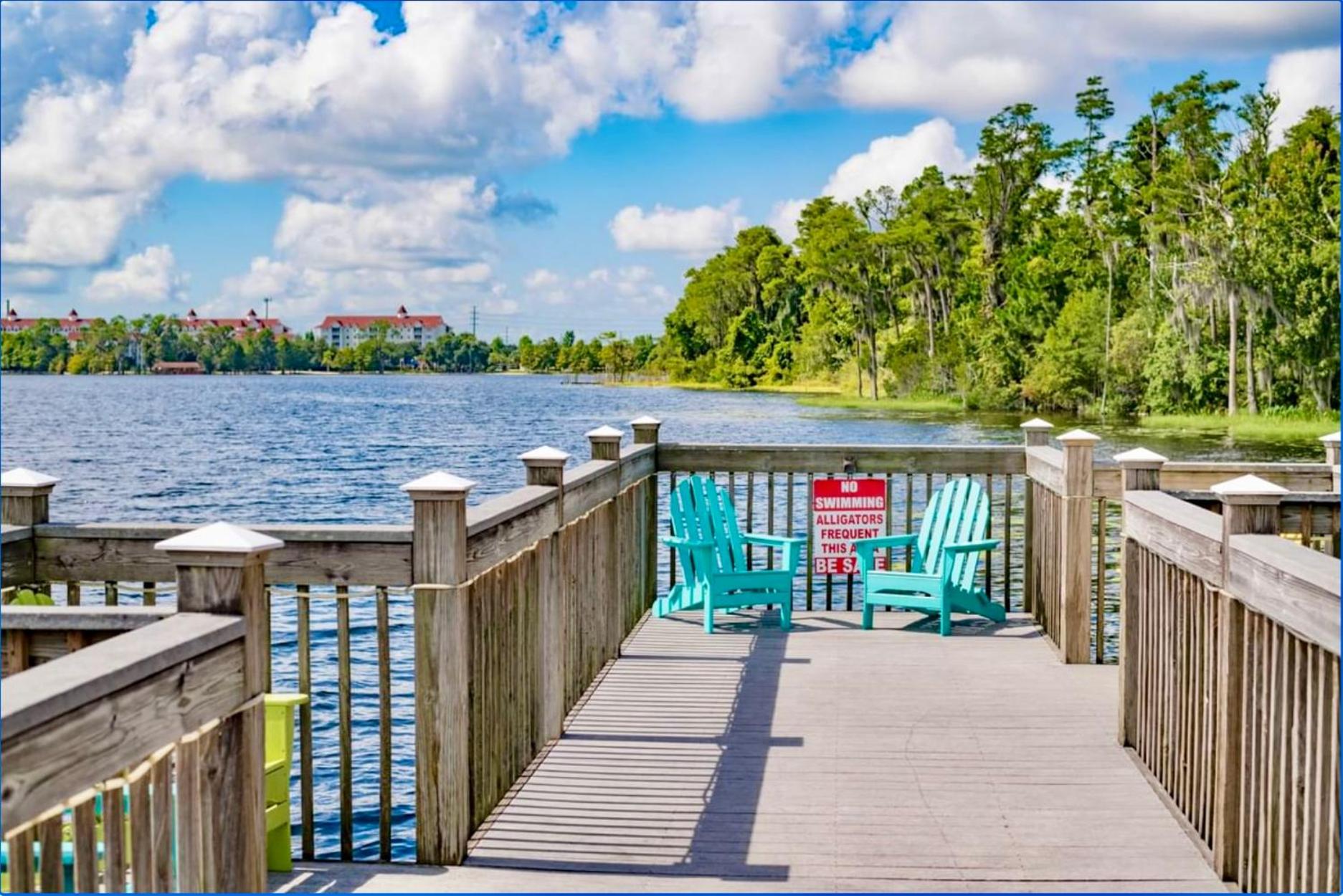 Balcony King Suite - Lake & Pool view