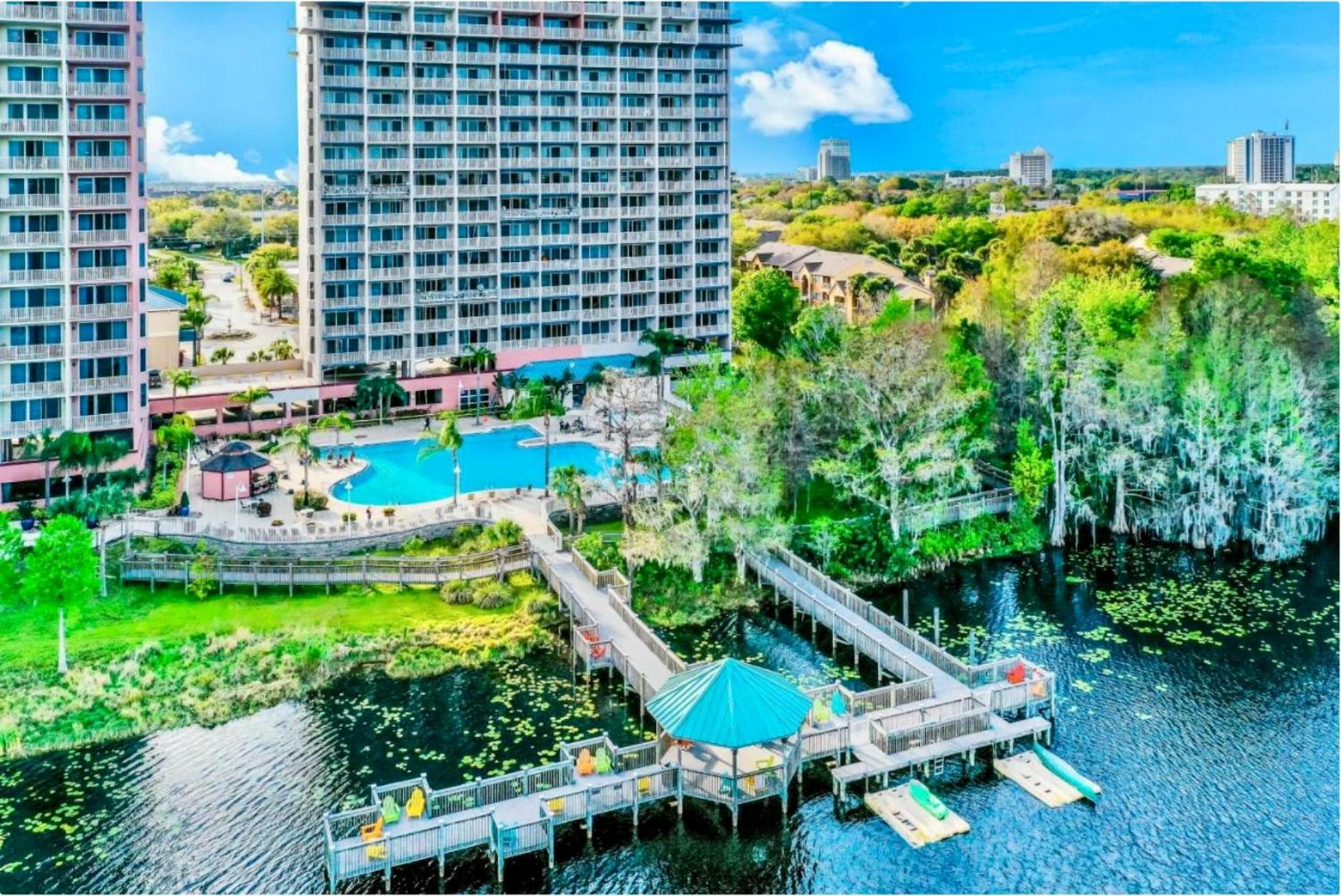 Balcony King Suite - Lake & Pool view