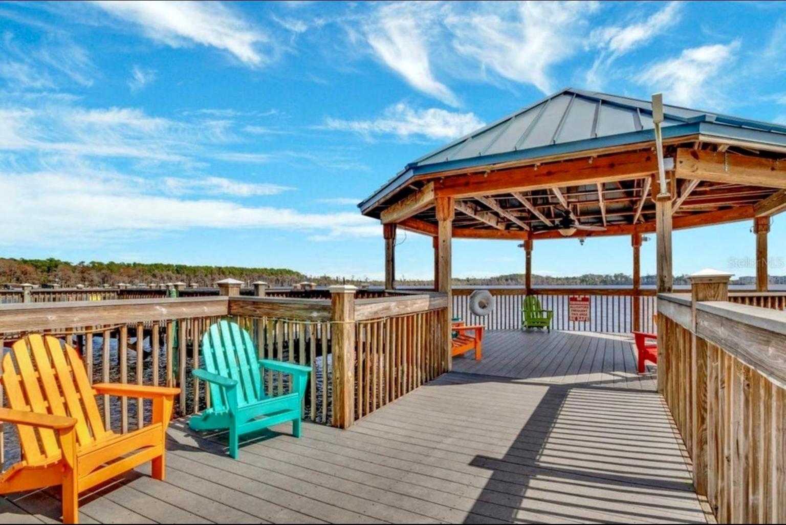 Balcony King Suite - Lake & Pool view