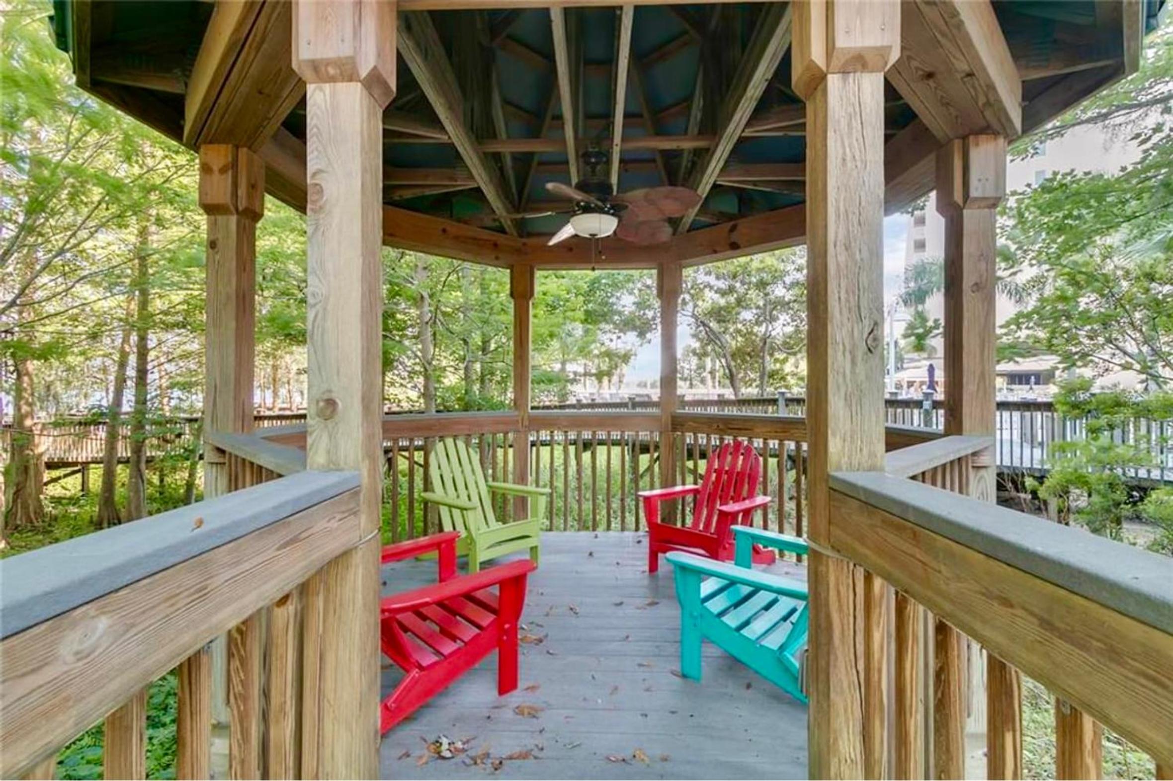 Balcony King Suite - Lake & Pool view