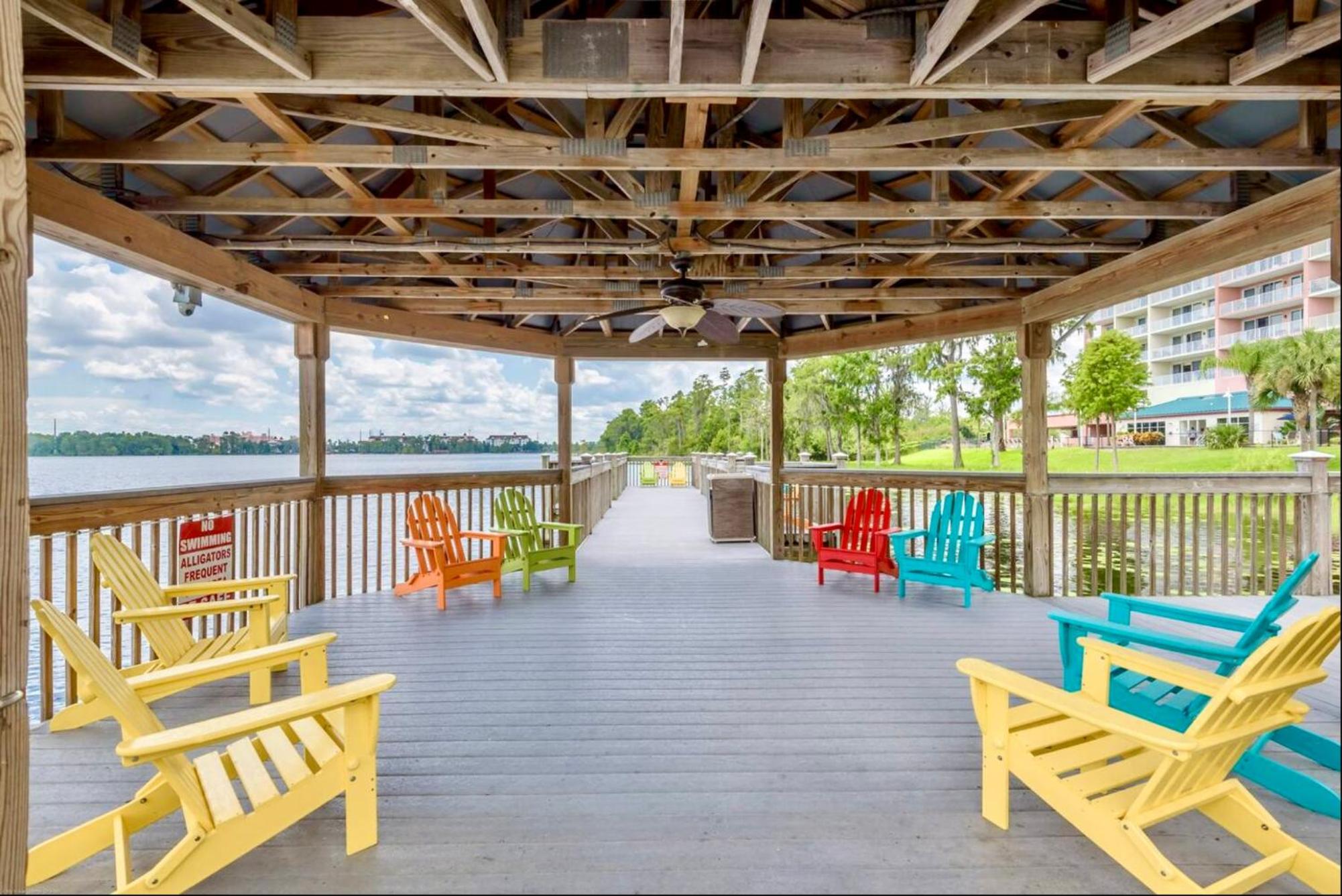 Balcony King Suite - Lake & Pool view