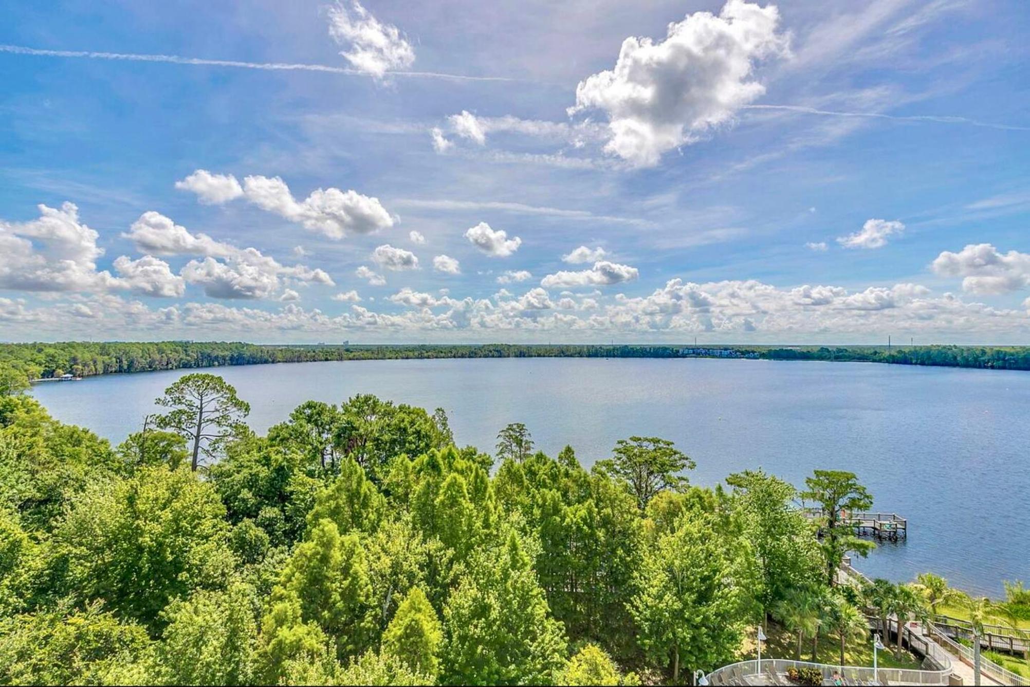 Balcony King Suite - Lake & Pool view