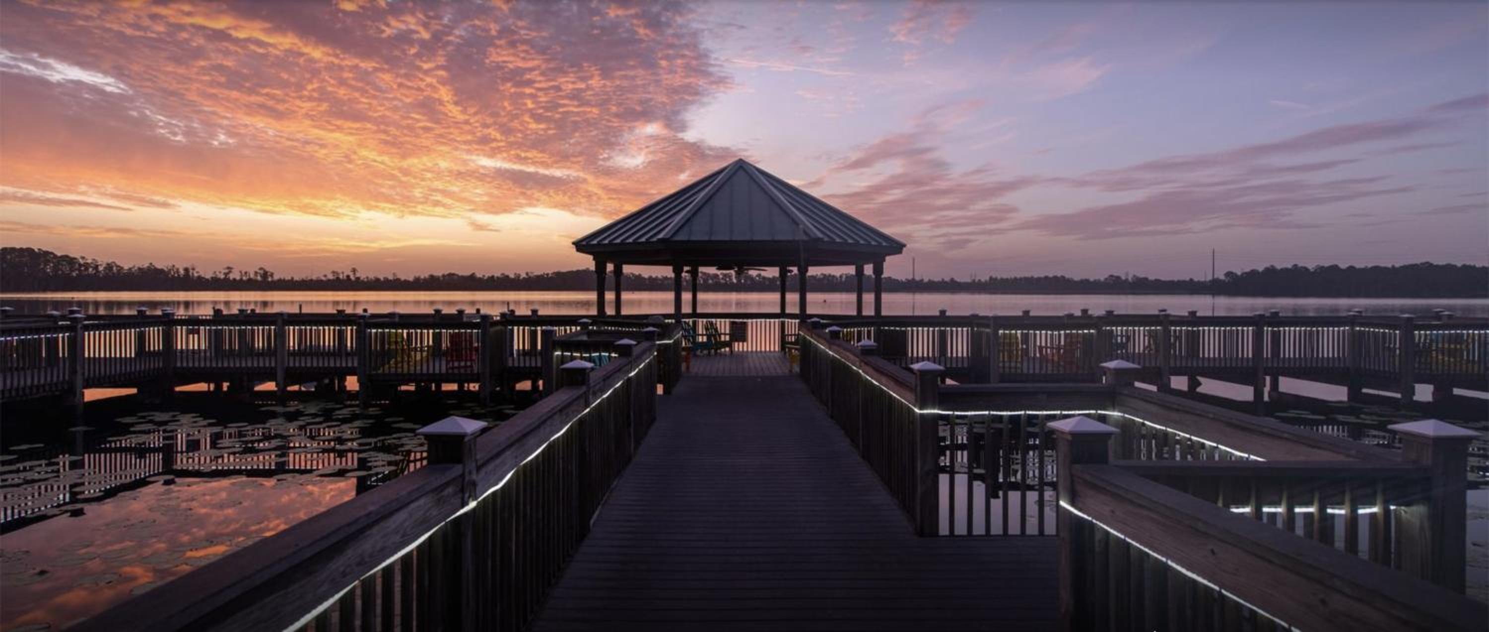 Balcony King Suite - Lake & Pool view