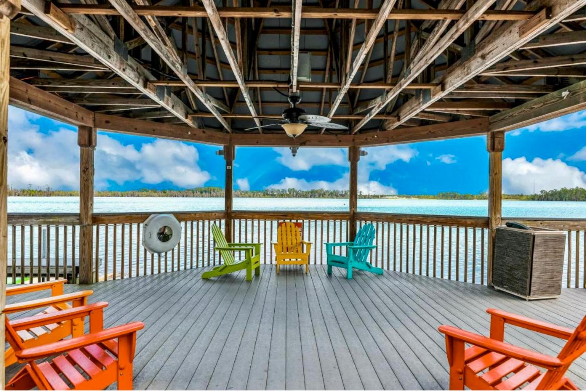Balcony King Suite - Lake & Pool view