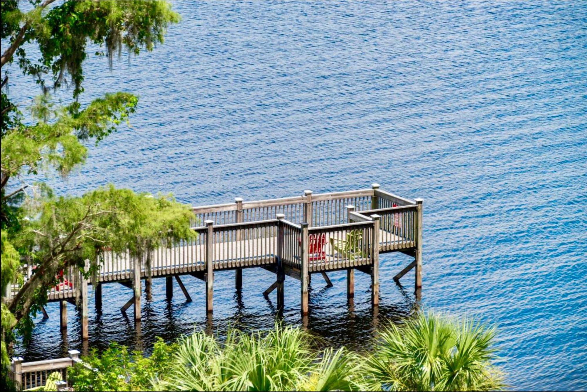 Balcony King Suite - Lake & Pool view