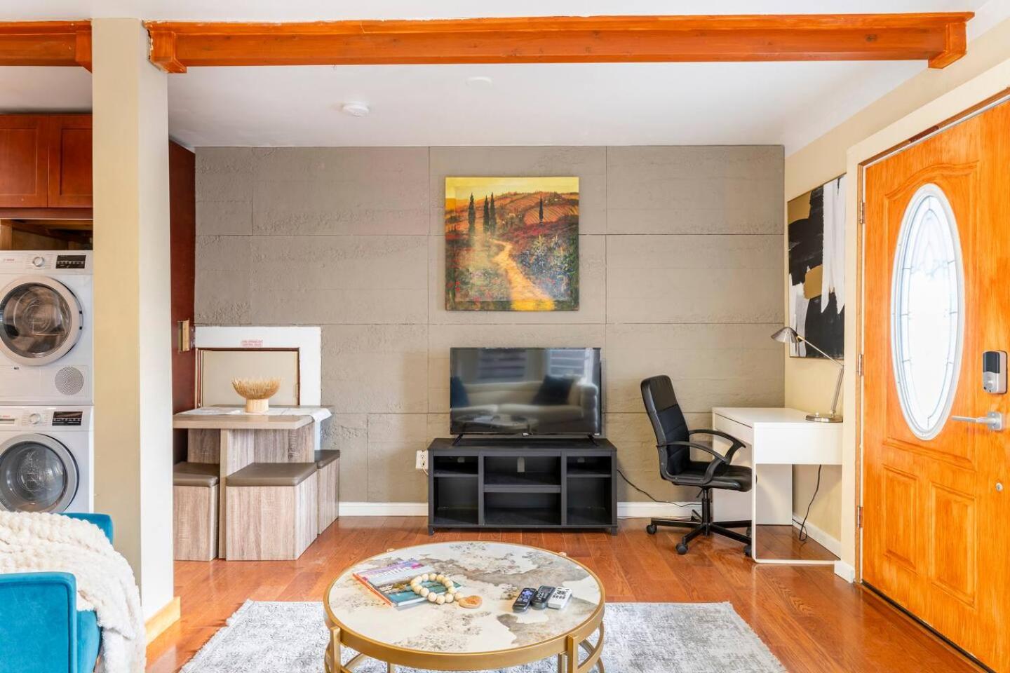 The Perfect Spot - Downtown, Central District & Capitol Hill view 2