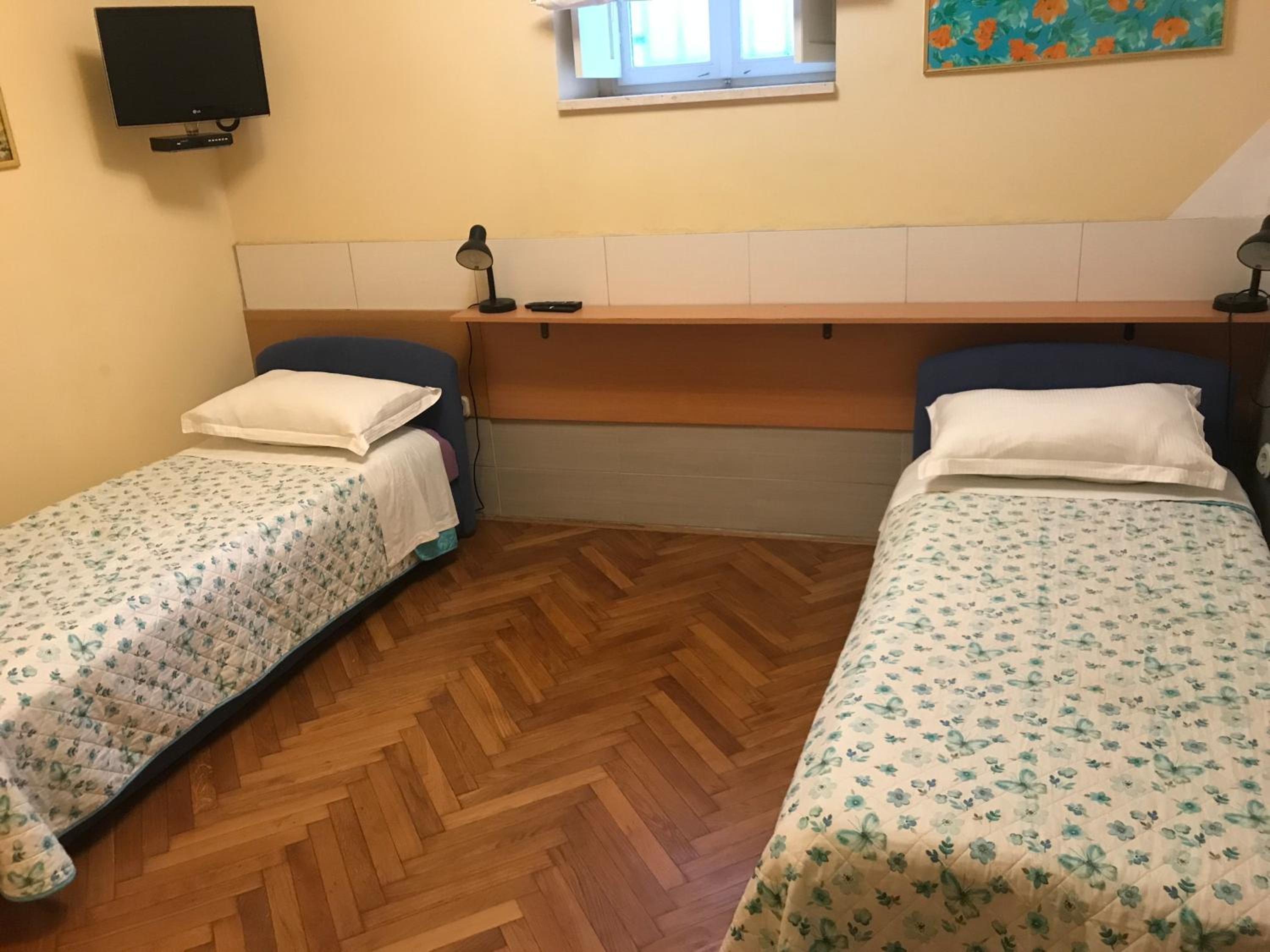 Anthea Rooms view 5