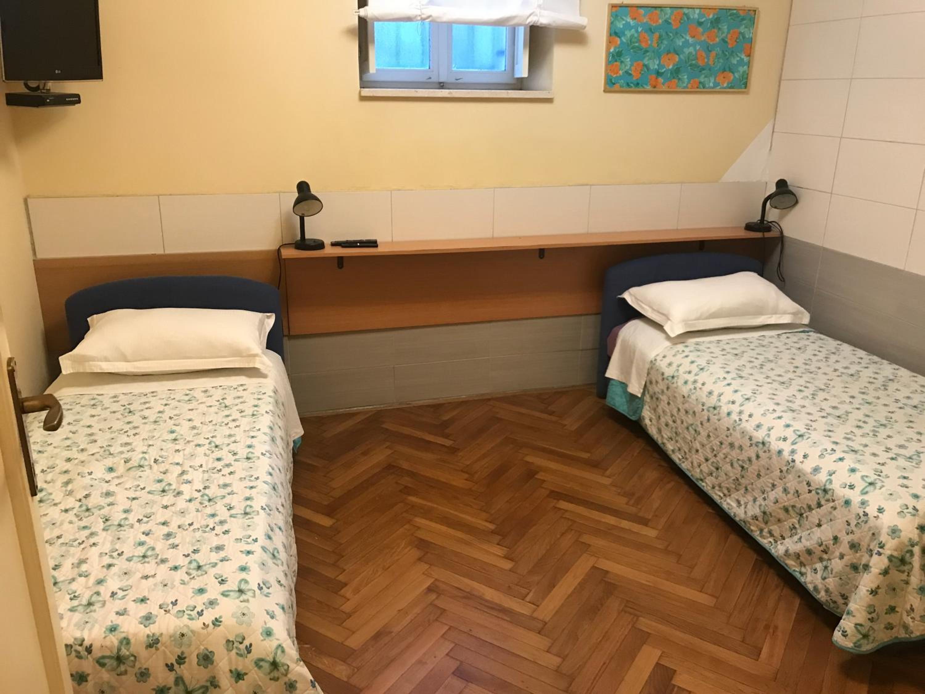 Anthea Rooms view 4