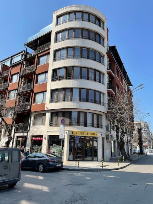 Panoramic 1 bedroom apartment in central Varna!