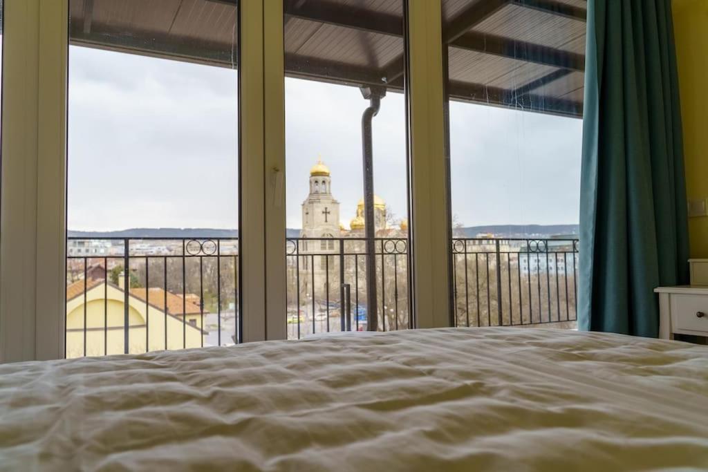 Panoramic 1 bedroom apartment in central Varna!